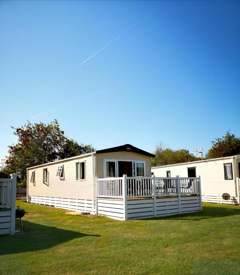 Lake Escape - Hoburne Cotswolds South Cerney Exterior foto