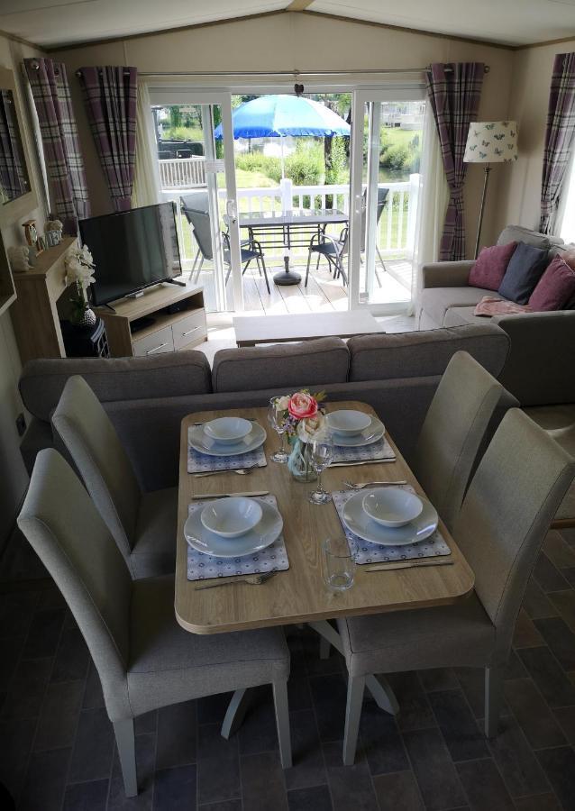 Lake Escape - Hoburne Cotswolds South Cerney Exterior foto