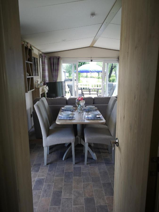Lake Escape - Hoburne Cotswolds South Cerney Exterior foto