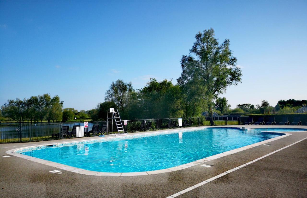 Lake Escape - Hoburne Cotswolds South Cerney Exterior foto