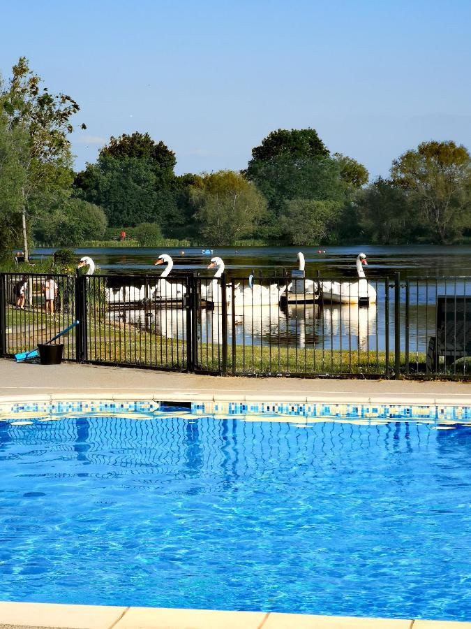 Lake Escape - Hoburne Cotswolds South Cerney Exterior foto